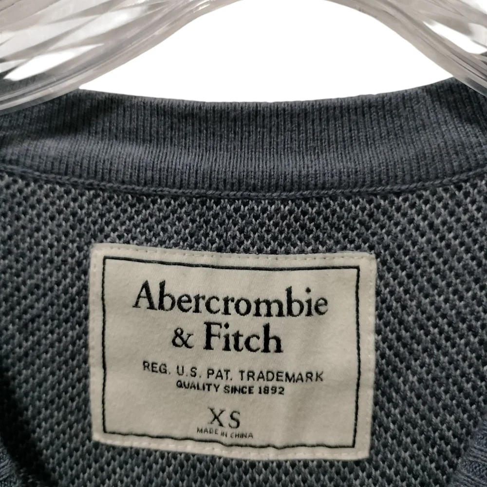 Abercrombie & Fitch Gray Sweater with Skiing Santa Design XS size